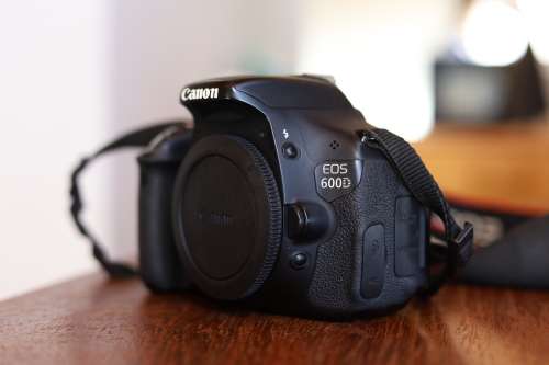 Canon EOS 600D Camera + 2 Batteries