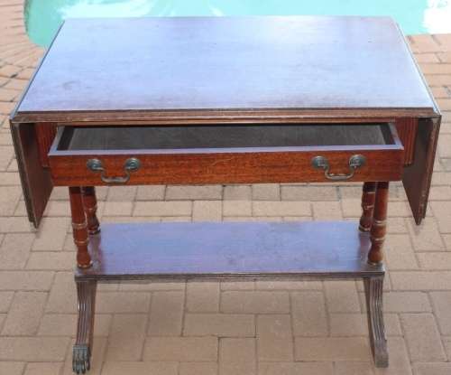 Vintage / Veneer wood table