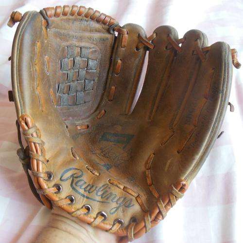 Rawlings Baseball Glove with Basket Web