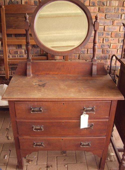 OAK DRESSING TABLE WITH MIRROR