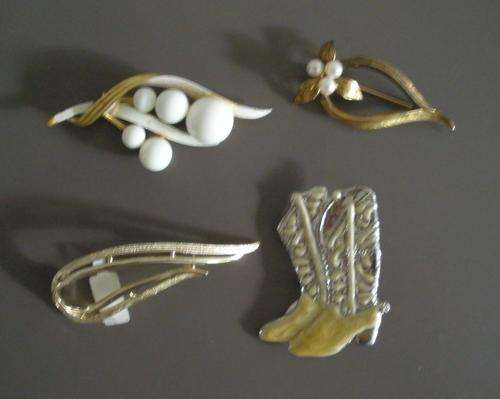 Vintage lot of 4 brooches
