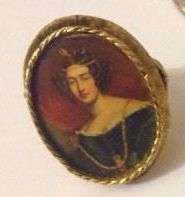 Beautiful vintage gold tone cameo ring
