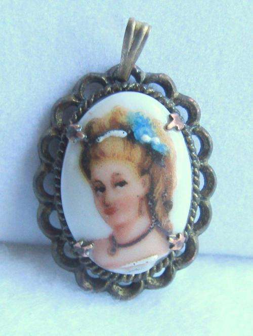 Beautiful Small Vintage Hand Painted Limoges Porcelain Cameo Pendant