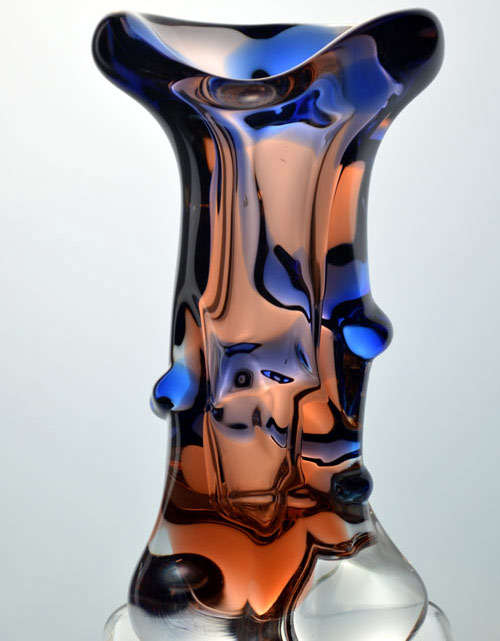 A MAGNIFICENT PEACH-COLOURED AND COBALT BLUE CZECH ART GLASS MSTISOV / MOSER VASE