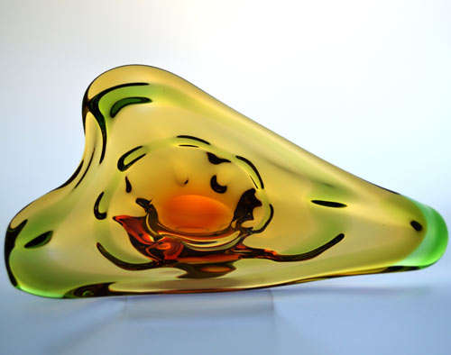 A DAZZLING, LARGE GREEN AND AMBER CZECH ART GLASS SKRDLOVICE/MSTISOV BOWL 1970/1980s
