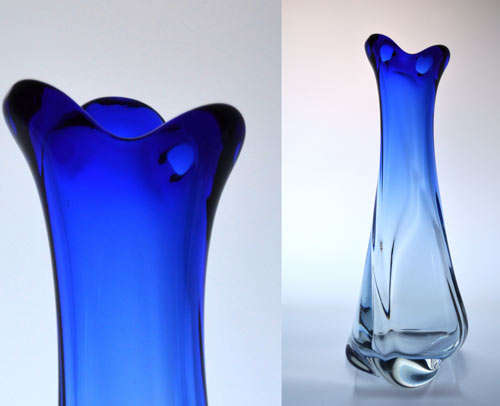 *A BEAUTIFUL MURANO VASE OF COBALT BLUE & TRANSPARENT GLASS - MID 20TH CENTURY ART GLASS AT ITS BEST