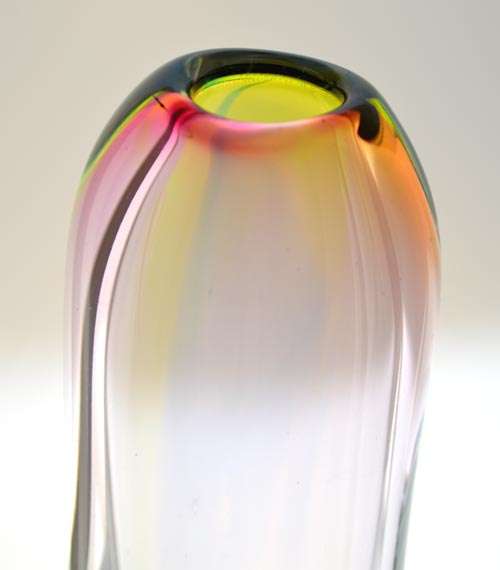 * A SUPERB HANDMADE BOROCRYSTAL TRANSPARENT CZECH ART GLASS VASE WITH A WIDE RANGE OF SUBTLE COLOURS