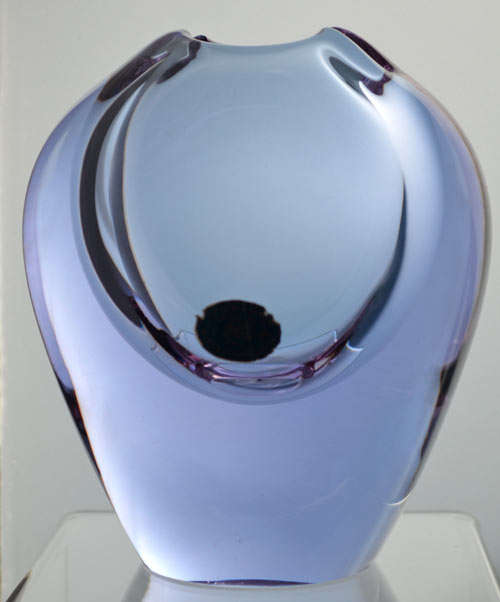 * SUPER ELEGANT LILAC-BLUE (NEODYMIUM) CZECH ART GLASS VASE, BY PROF MILOSLAV KLINGER (1922-1999)