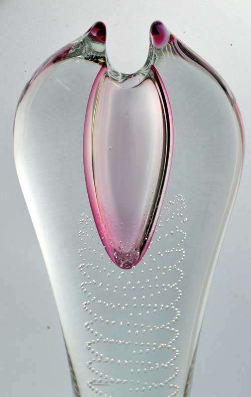 ** A DAZZLINGLY BEAUTIFUL MODERN PINK CZECH ART GLASS VASE DESIGNED BY PAVEL JUDA IN 1985