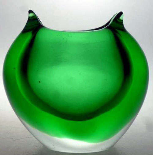 * MAGNIFICENT EMERALD GREEN MARIE STAHLIKOVA CZECH ART GLASS VASE, DESIGNED FOR SKRDLOVICE