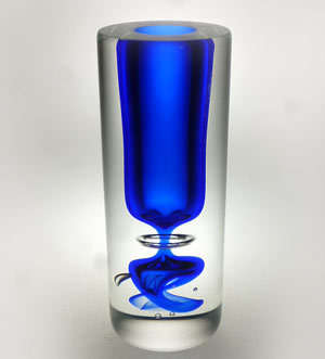 A ROYAL BLUE CZECH ART GLASS VASE, PROBABLY DESIGNED BY JAN BERANEK FOR SKRDLOVICE GLASSWORKS