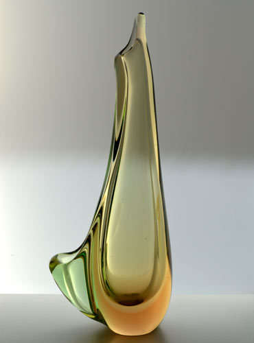 MAGNIFICENT & RARE MILENA VELISKOVA 'KANGAROO' CZECH ART GLASS VASE, DESIGNED FOR SKRDLOVICE IN 1955