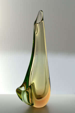 MAGNIFICENT & RARE MILENA VELISKOVA 'KANGAROO' CZECH ART GLASS VASE, DESIGNED FOR SKRDLOVICE IN 1955