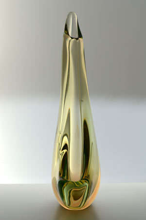 MAGNIFICENT & RARE MILENA VELISKOVA 'KANGAROO' CZECH ART GLASS VASE, DESIGNED FOR SKRDLOVICE IN 1955