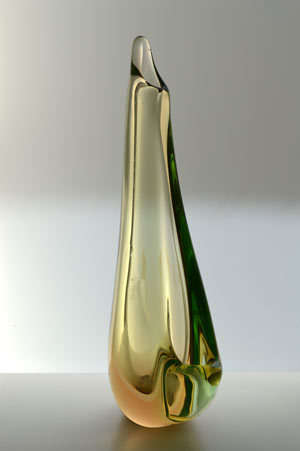 MAGNIFICENT & RARE MILENA VELISKOVA 'KANGAROO' CZECH ART GLASS VASE, DESIGNED FOR SKRDLOVICE IN 1955