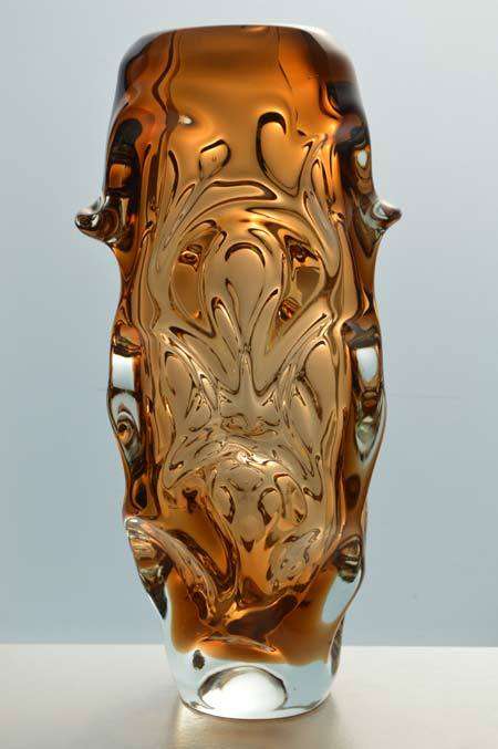 * A DAZZLING & SPARKLING AMBER SKRDLOVICE VASE, DESIGNED BY JAN BERANEK (1933-)