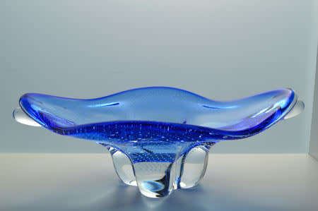 BLUE CZECH ART GLASS CHRIBSKA BOWL WITH BUBBLES DESIGNED BY PROF JOSEF HOSPODKA (ATTR) IN THE 1970s
