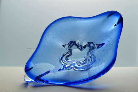 BLUE CZECH ART GLASS CHRIBSKA BOWL WITH BUBBLES DESIGNED BY PROF JOSEF HOSPODKA (ATTR) IN THE 1970s