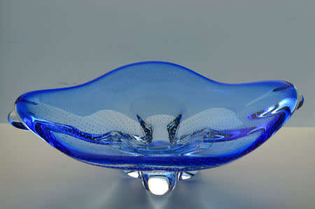 BLUE CZECH ART GLASS CHRIBSKA BOWL WITH BUBBLES DESIGNED BY PROF JOSEF HOSPODKA (ATTR) IN THE 1970s