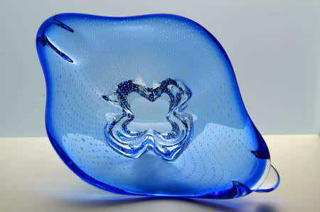 BLUE CZECH ART GLASS CHRIBSKA BOWL WITH BUBBLES DESIGNED BY PROF JOSEF HOSPODKA (ATTR) IN THE 1970s