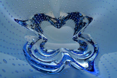 BLUE CZECH ART GLASS CHRIBSKA BOWL WITH BUBBLES DESIGNED BY PROF JOSEF HOSPODKA (ATTR) IN THE 1970s