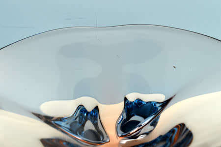 A MAGNIFICENT, MOST ELEGANT 1955 CZECH ART GLASS BOWL DESIGNED BY FRANTISEK ZEMEK FOR SKRDLOVICE