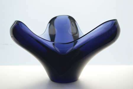 SUPERB CZECH ART GLASS SKRDLOVICE BOWL DESIGNED BY EMANUEL BERANEK (1899-1972) IN 1959