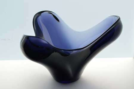 SUPERB CZECH ART GLASS SKRDLOVICE BOWL DESIGNED BY EMANUEL BERANEK (1899-1972) IN 1959