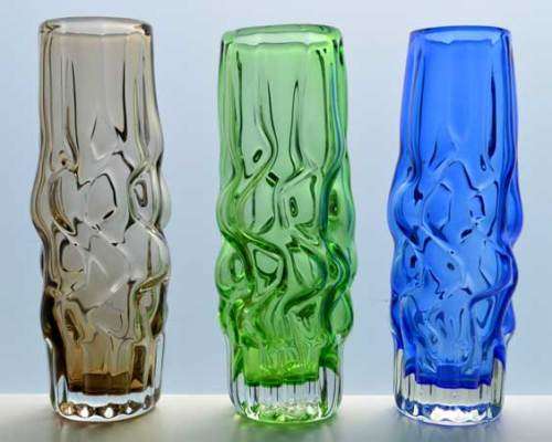 A NOVI BOR CZECH ART GLASS SCULPTURAL VASE, DESIGNED BY PAVEL HLAVA IN 1968
