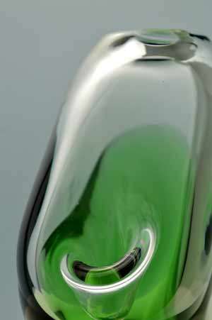 A DAZZLING MODERNIST SKRDLOVICE ART GLASS SCULPTURAL VASE DESIGNED BY KAREL WUNSCH IN 1976