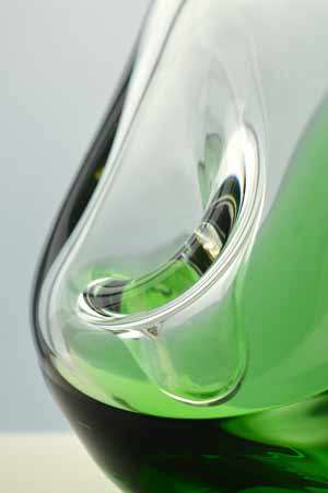 A DAZZLING MODERNIST SKRDLOVICE ART GLASS SCULPTURAL VASE DESIGNED BY KAREL WUNSCH IN 1976