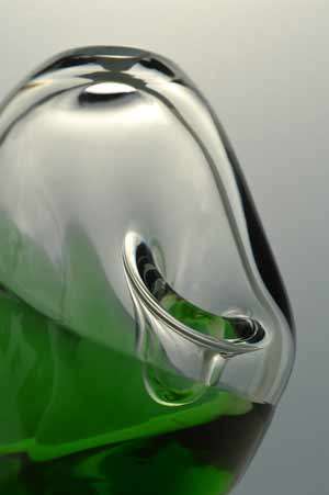 A DAZZLING MODERNIST SKRDLOVICE ART GLASS SCULPTURAL VASE DESIGNED BY KAREL WUNSCH IN 1976