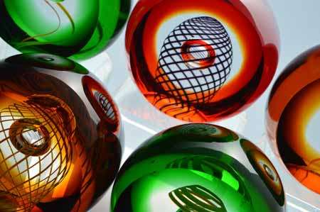 PERHAPS THE FINEST SCULPTURAL PAPERWEIGHT EVER! CONTEMPORY & MODERN DESIGN BY PAVEL HAVELKA (1969-)