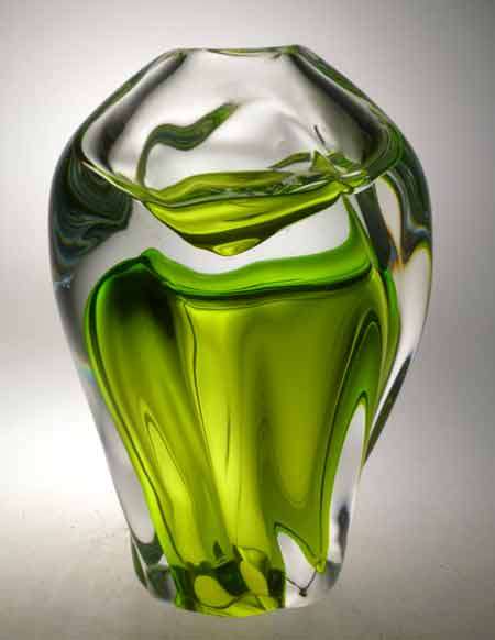 DAZZLINGLY BEAUTIFUL MODERN CZECH ART GLASS ARCHITECTURAL VASE, DESIGNED AND MADE BY SKLOSTUDIO