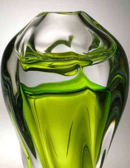 DAZZLINGLY BEAUTIFUL MODERN CZECH ART GLASS ARCHITECTURAL VASE, DESIGNED AND MADE BY SKLOSTUDIO