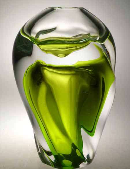 DAZZLINGLY BEAUTIFUL MODERN CZECH ART GLASS ARCHITECTURAL VASE, DESIGNED AND MADE BY SKLOSTUDIO