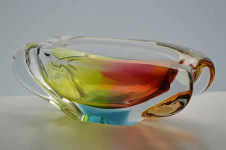 A DAZZLINGLY BEAUTIFUL 1960s NOVY BOR (BOROCRYSTAL) SCULPTURAL ART GLASS BOWL / CIGAR ASHTRAY