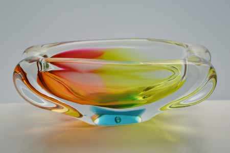 A DAZZLINGLY BEAUTIFUL 1960s NOVY BOR (BOROCRYSTAL) SCULPTURAL ART GLASS BOWL / CIGAR ASHTRAY