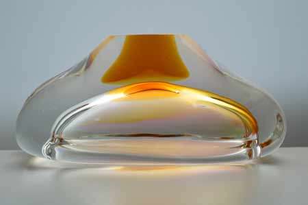A DAZZLINGLY BEAUTIFUL NOVY BOR (BOROCRYSTAL) SCULPTURAL ART GLASS ASHTRAY / BOWL FROM THE 1960s