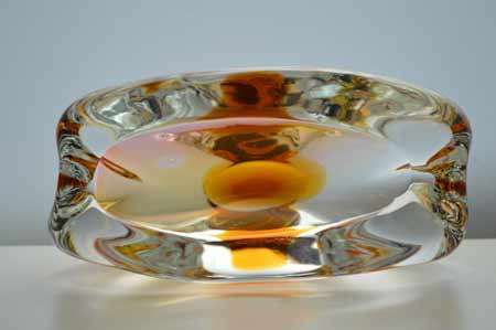 A DAZZLINGLY BEAUTIFUL NOVY BOR (BOROCRYSTAL) SCULPTURAL ART GLASS ASHTRAY / BOWL FROM THE 1960s