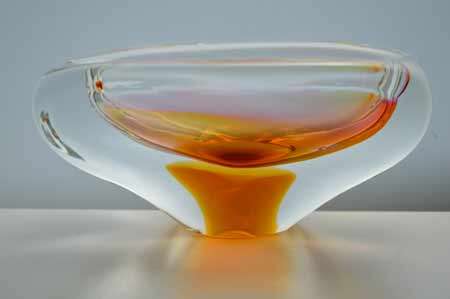 A DAZZLINGLY BEAUTIFUL NOVY BOR (BOROCRYSTAL) SCULPTURAL ART GLASS ASHTRAY / BOWL FROM THE 1960s