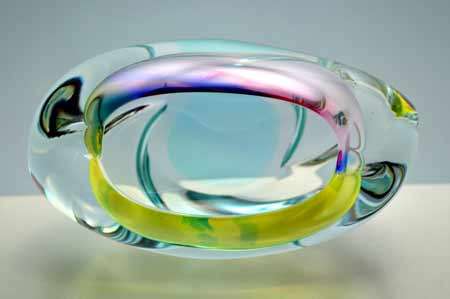 A DAZZLINGLY BEAUTIFUL NOVY BOR (BOROCRYSTAL) SCULPTURAL ART GLASS ASHTRAY / BOWL FROM THE 1960s