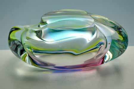 A DAZZLINGLY BEAUTIFUL NOVY BOR (BOROCRYSTAL) SCULPTURAL ART GLASS ASHTRAY / BOWL FROM THE 1960s