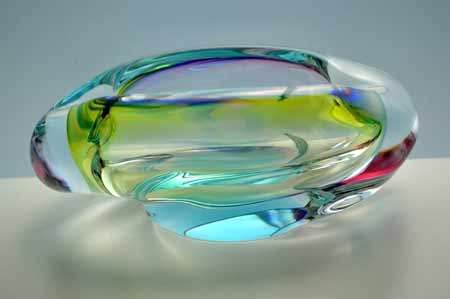 A DAZZLINGLY BEAUTIFUL NOVY BOR (BOROCRYSTAL) SCULPTURAL ART GLASS ASHTRAY / BOWL FROM THE 1960s