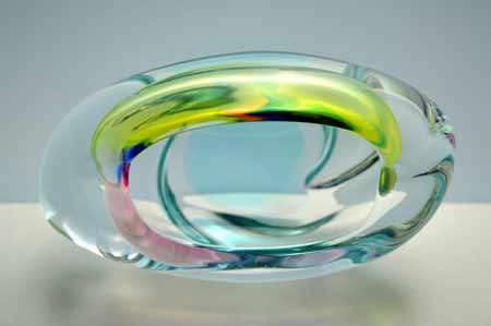 A DAZZLINGLY BEAUTIFUL NOVY BOR (BOROCRYSTAL) SCULPTURAL ART GLASS ASHTRAY / BOWL FROM THE 1960s