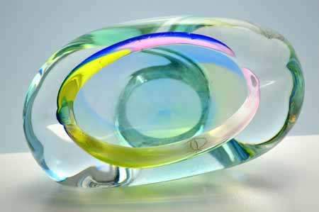 A DAZZLINGLY BEAUTIFUL NOVY BOR (BOROCRYSTAL) SCULPTURAL ART GLASS ASHTRAY / BOWL FROM THE 1960s
