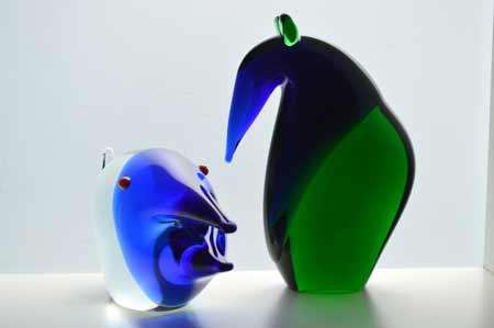 RARE AND FUNKY MODERN CZECH ART GLASS PANGOLIN. A MAGNIFICENT ITEM - COBALT BLUE & EMERALD GREEN!