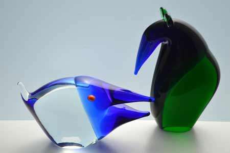 RARE AND FUNKY MODERN CZECH ART GLASS PANGOLIN. A MAGNIFICENT ITEM - COBALT BLUE & EMERALD GREEN!