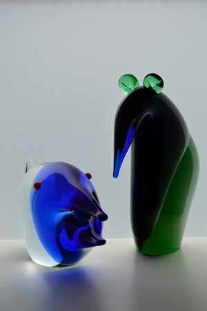 RARE AND FUNKY MODERN CZECH ART GLASS PANGOLIN. A MAGNIFICENT ITEM - COBALT BLUE & EMERALD GREEN!