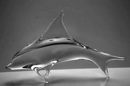 *ELEGANT EARLY 1970s ZBS CZECH ART GLASS SCULPTURE OF A DOLPHIN, DESIGNED MILOSLAV JANKU (1916-1994)